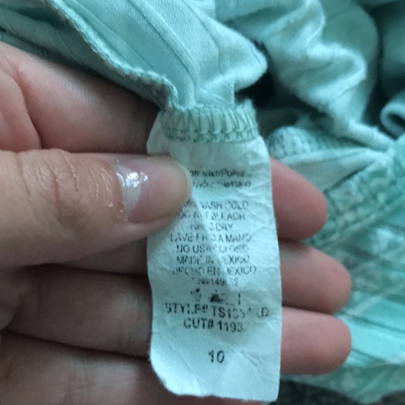 This teal crop top is super cute tight fitting  and sise 10 in kids ❤️ - Picture 5 of 5